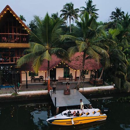 Tulsi Kayal Retreat Apartment Champakulam ภายนอก รูปภาพ