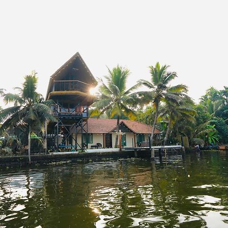 Tulsi Kayal Retreat Apartment Champakulam ภายนอก รูปภาพ