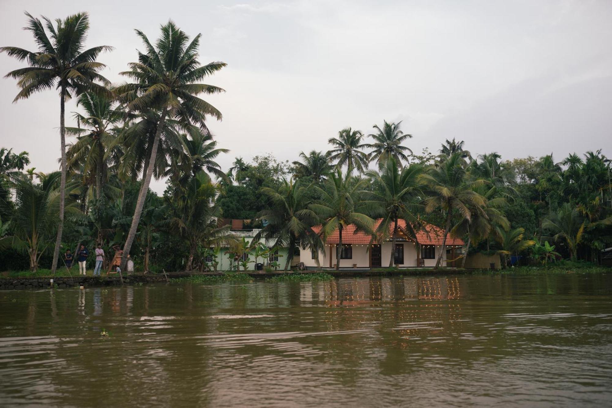 Tulsi Kayal Retreat Apartment Champakulam ภายนอก รูปภาพ