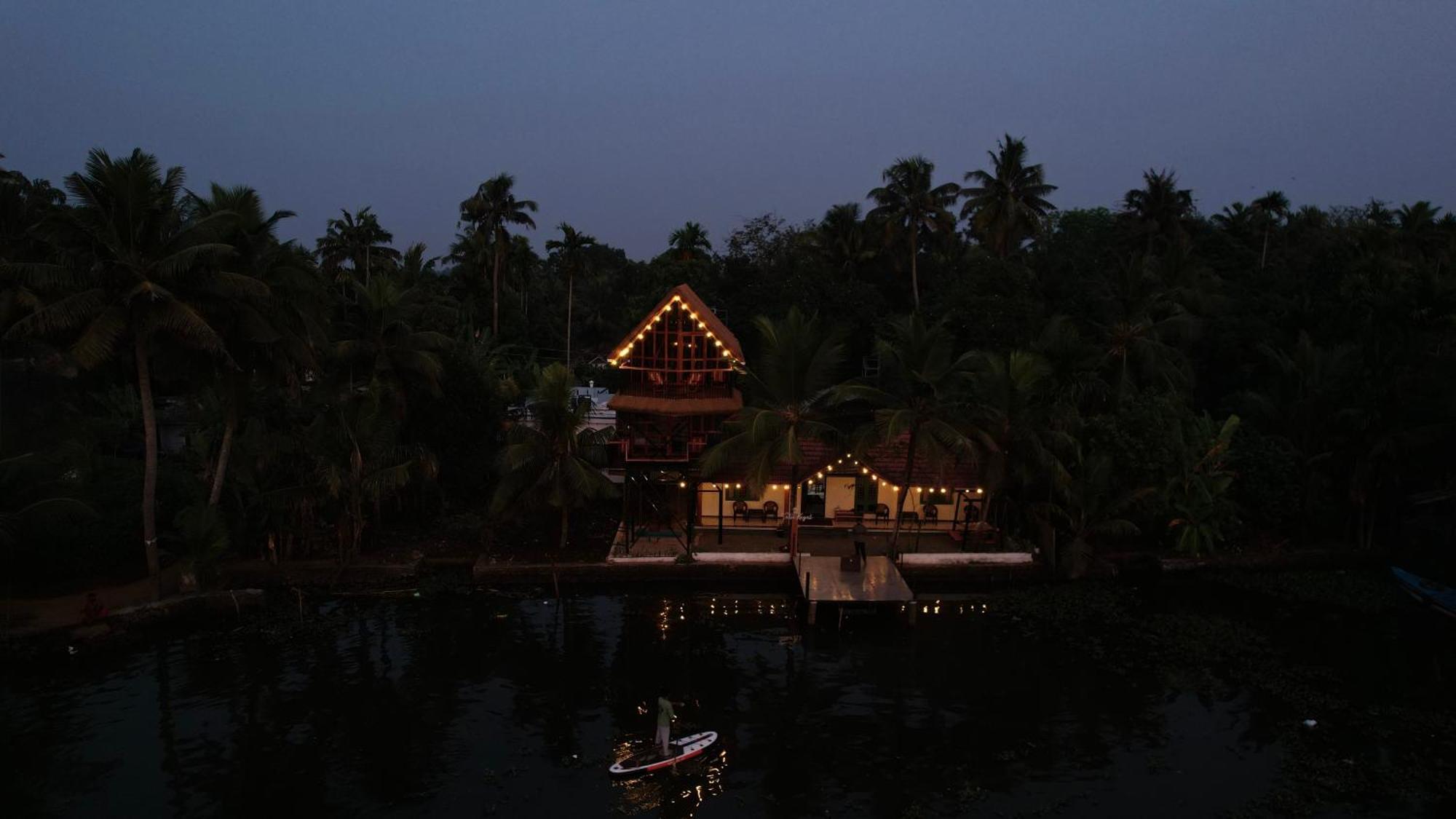 Tulsi Kayal Retreat Apartment Champakulam ภายนอก รูปภาพ