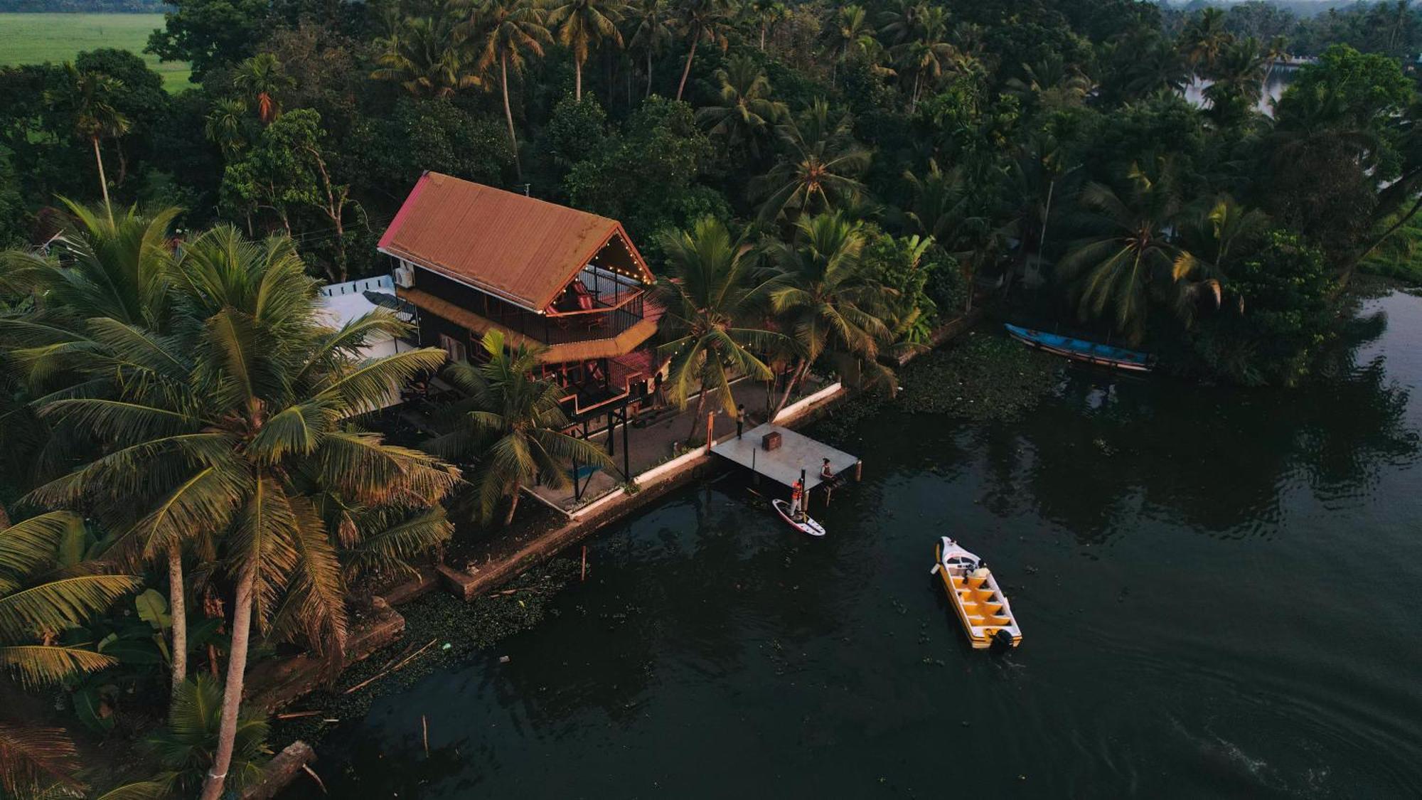 Tulsi Kayal Retreat Apartment Champakulam ภายนอก รูปภาพ