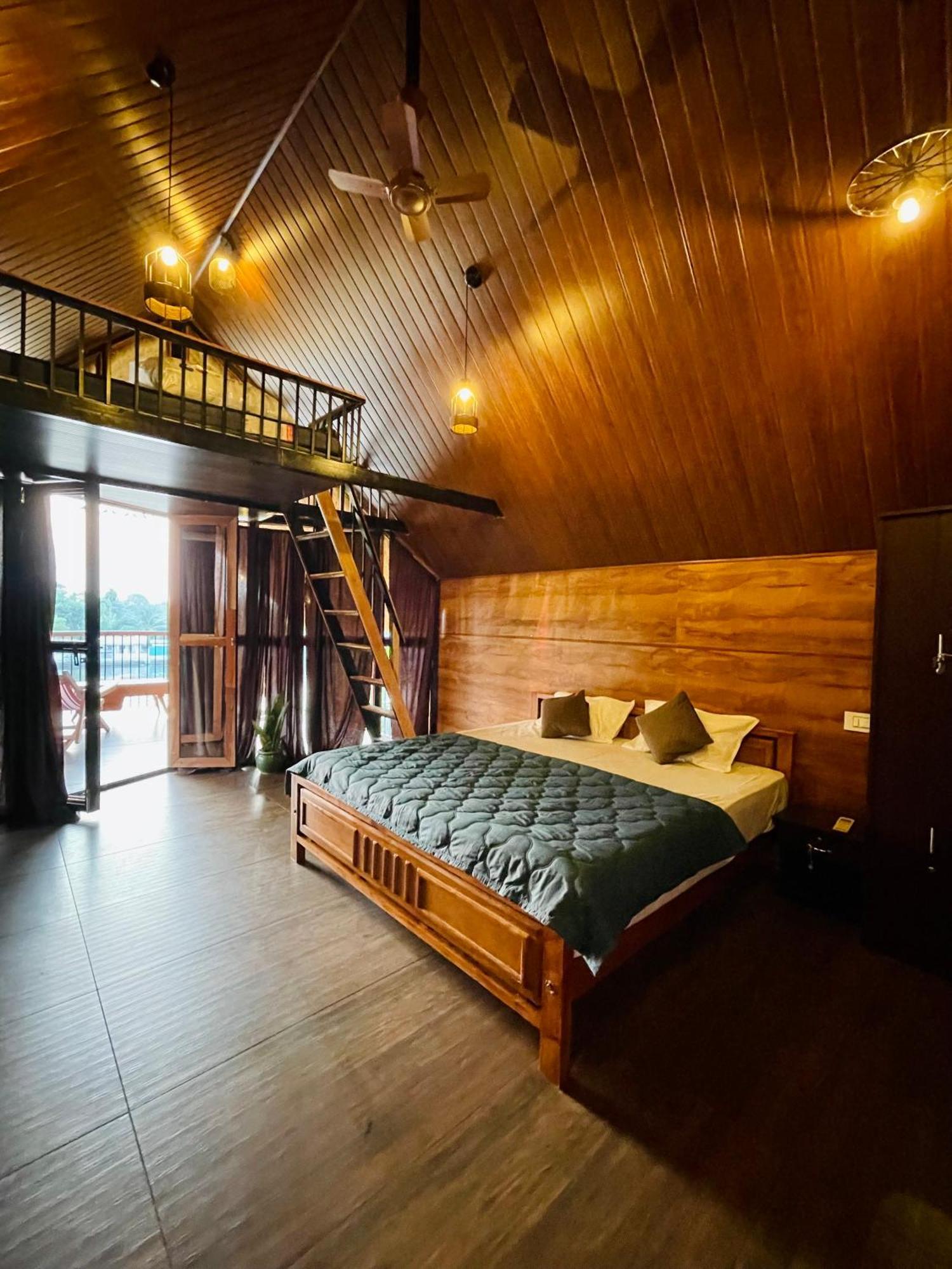 Tulsi Kayal Retreat Apartment Champakulam ภายนอก รูปภาพ