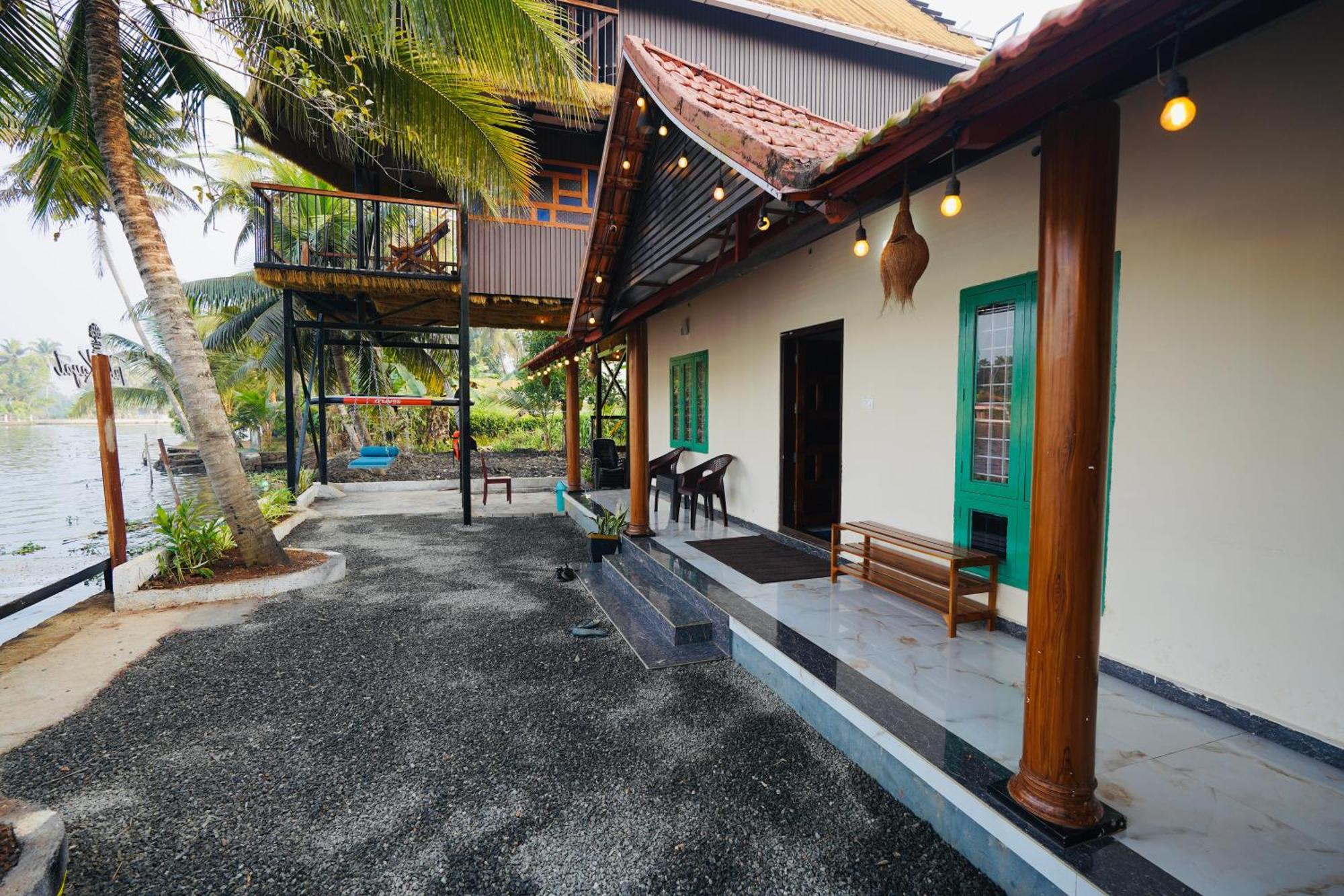 Tulsi Kayal Retreat Apartment Champakulam ภายนอก รูปภาพ