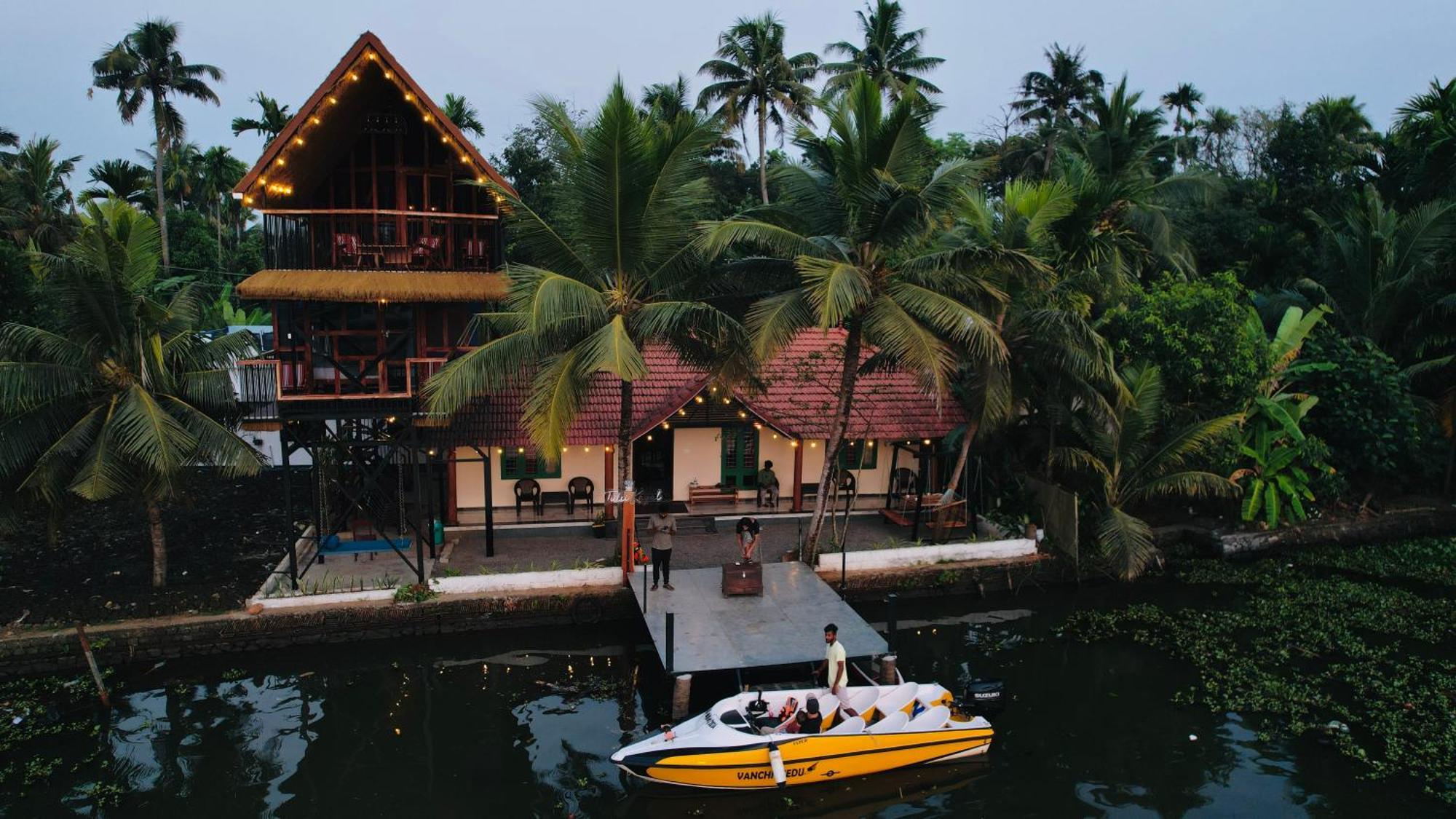 Tulsi Kayal Retreat Apartment Champakulam ภายนอก รูปภาพ