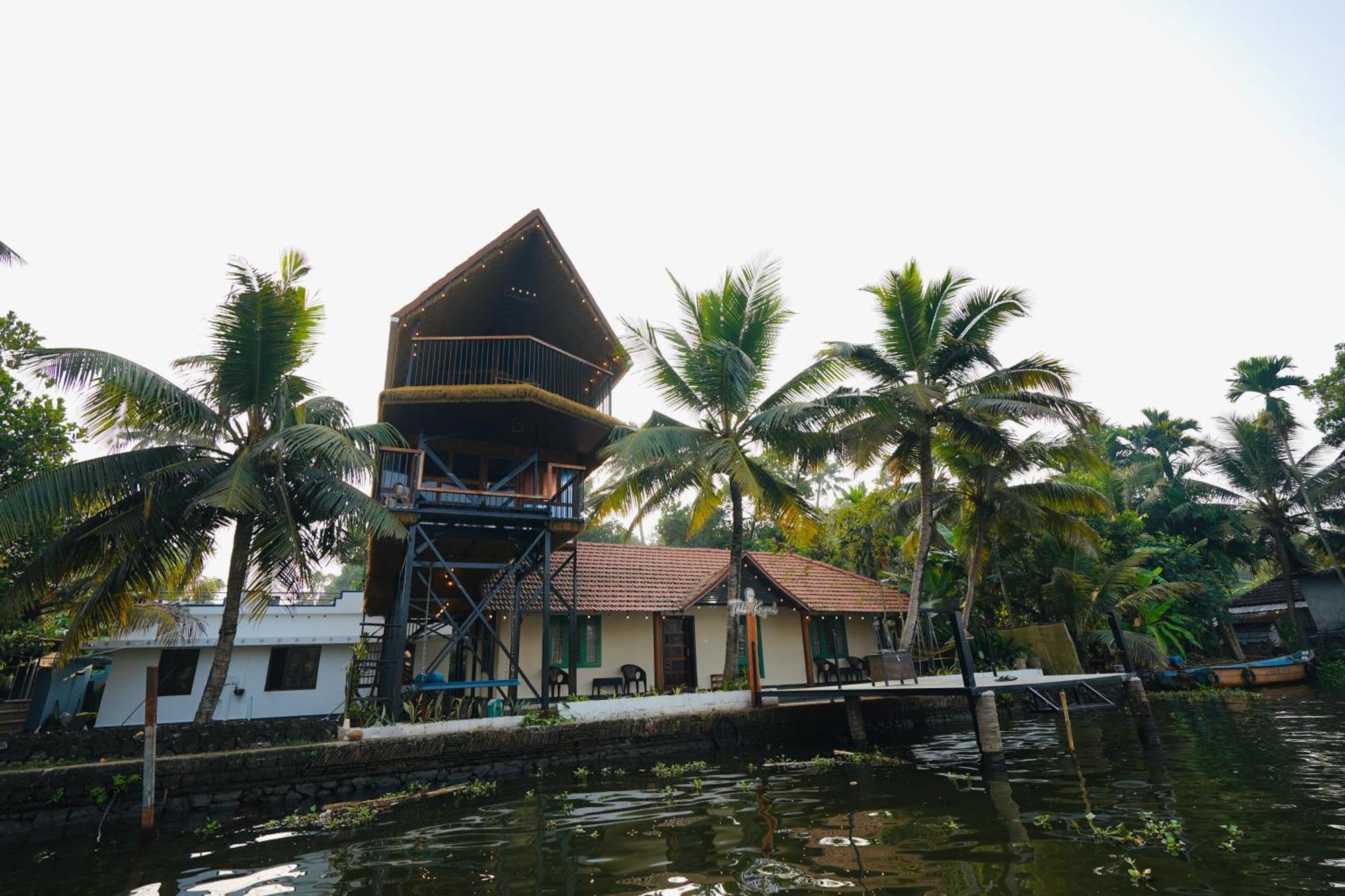 Tulsi Kayal Retreat Apartment Champakulam ภายนอก รูปภาพ