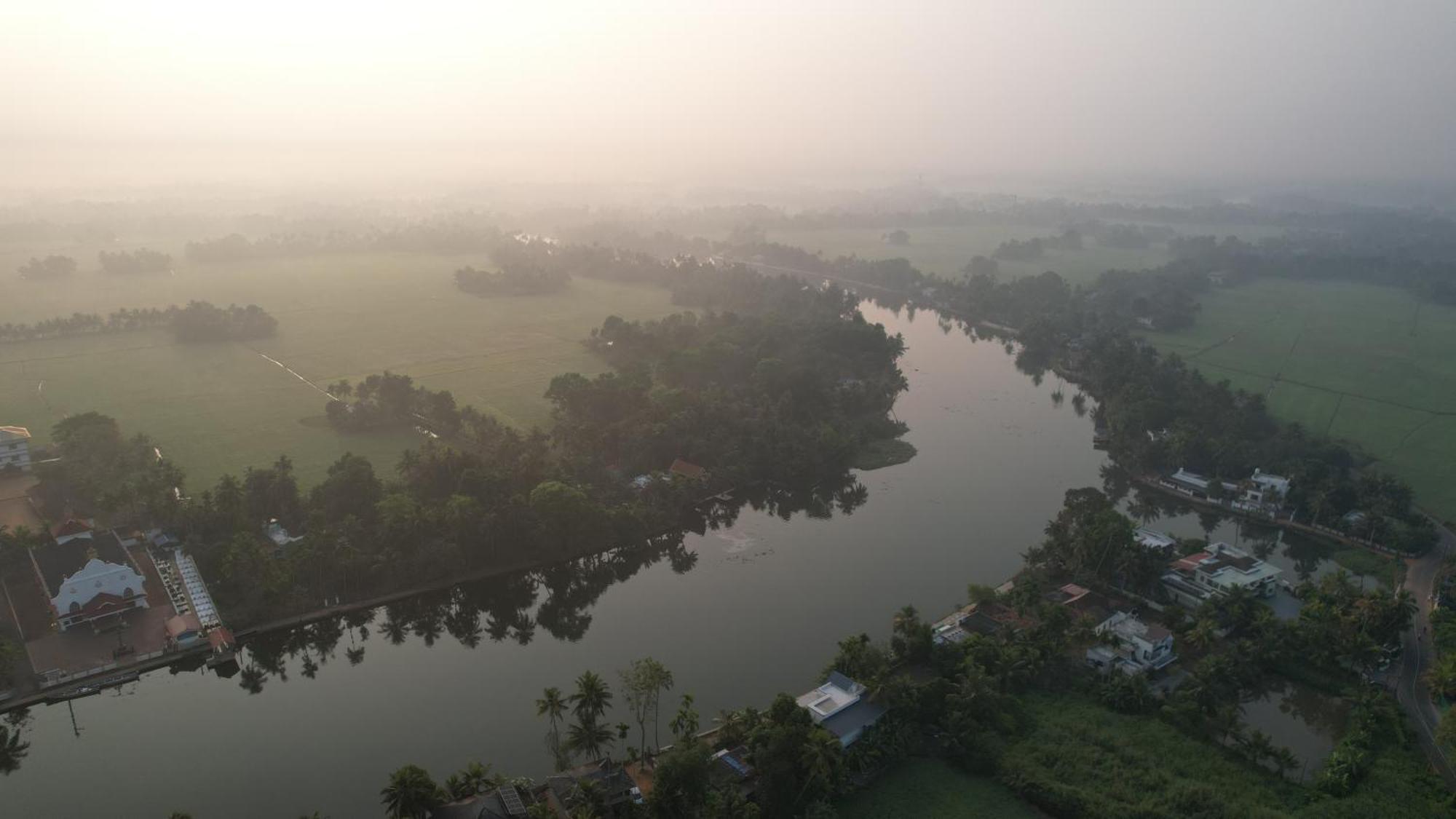 Tulsi Kayal Retreat Apartment Champakulam ภายนอก รูปภาพ