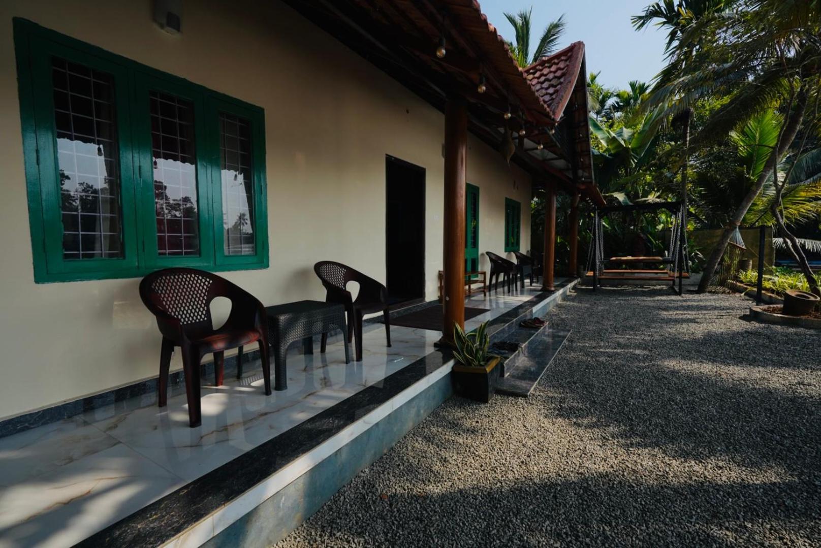 Tulsi Kayal Retreat Apartment Champakulam ภายนอก รูปภาพ