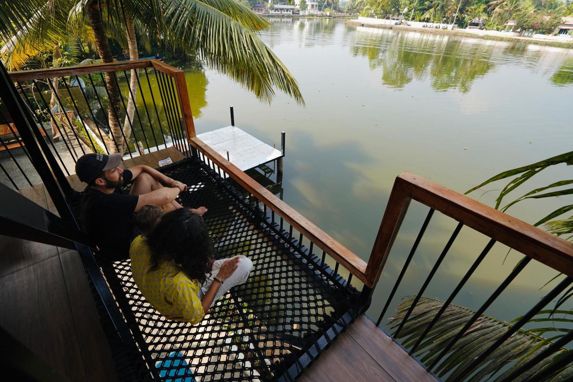 Tulsi Kayal Retreat Apartment Champakulam ภายนอก รูปภาพ