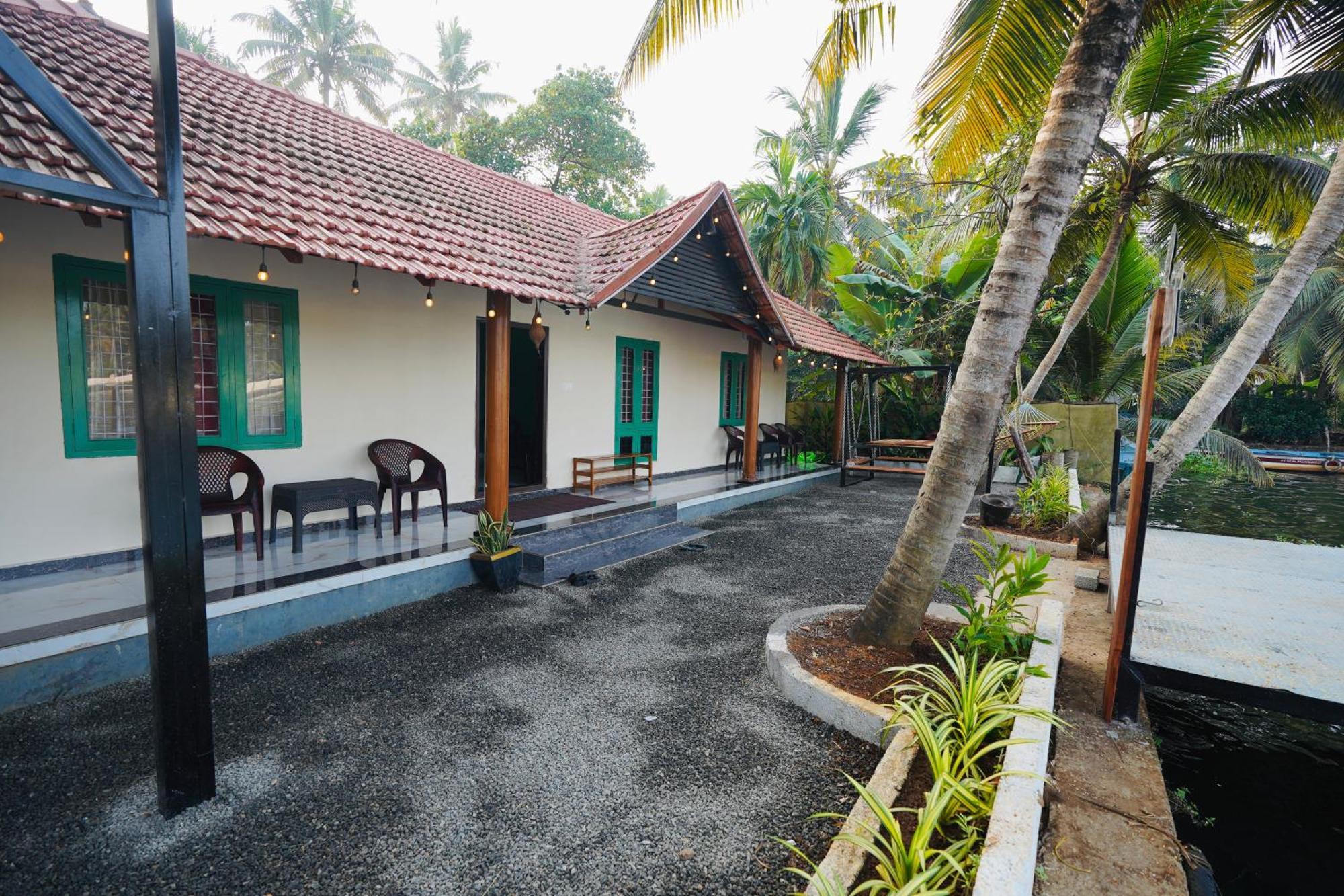 Tulsi Kayal Retreat Apartment Champakulam ภายนอก รูปภาพ