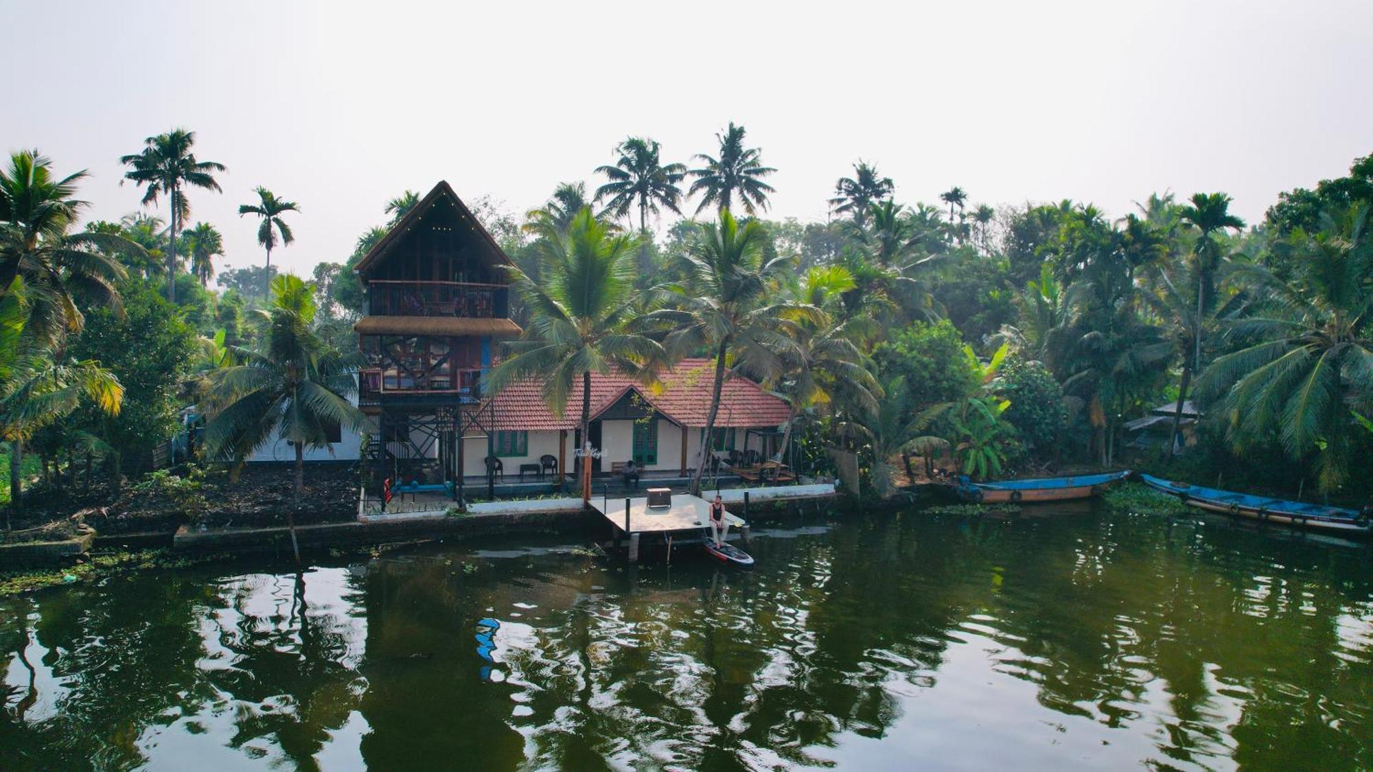 Tulsi Kayal Retreat Apartment Champakulam ภายนอก รูปภาพ