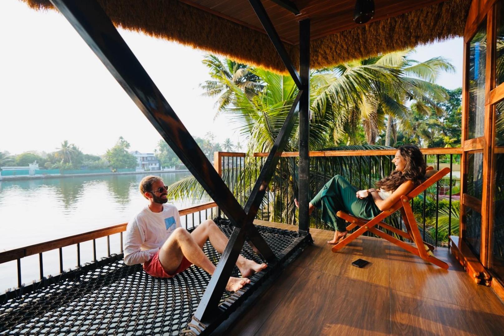 Tulsi Kayal Retreat Apartment Champakulam ภายนอก รูปภาพ